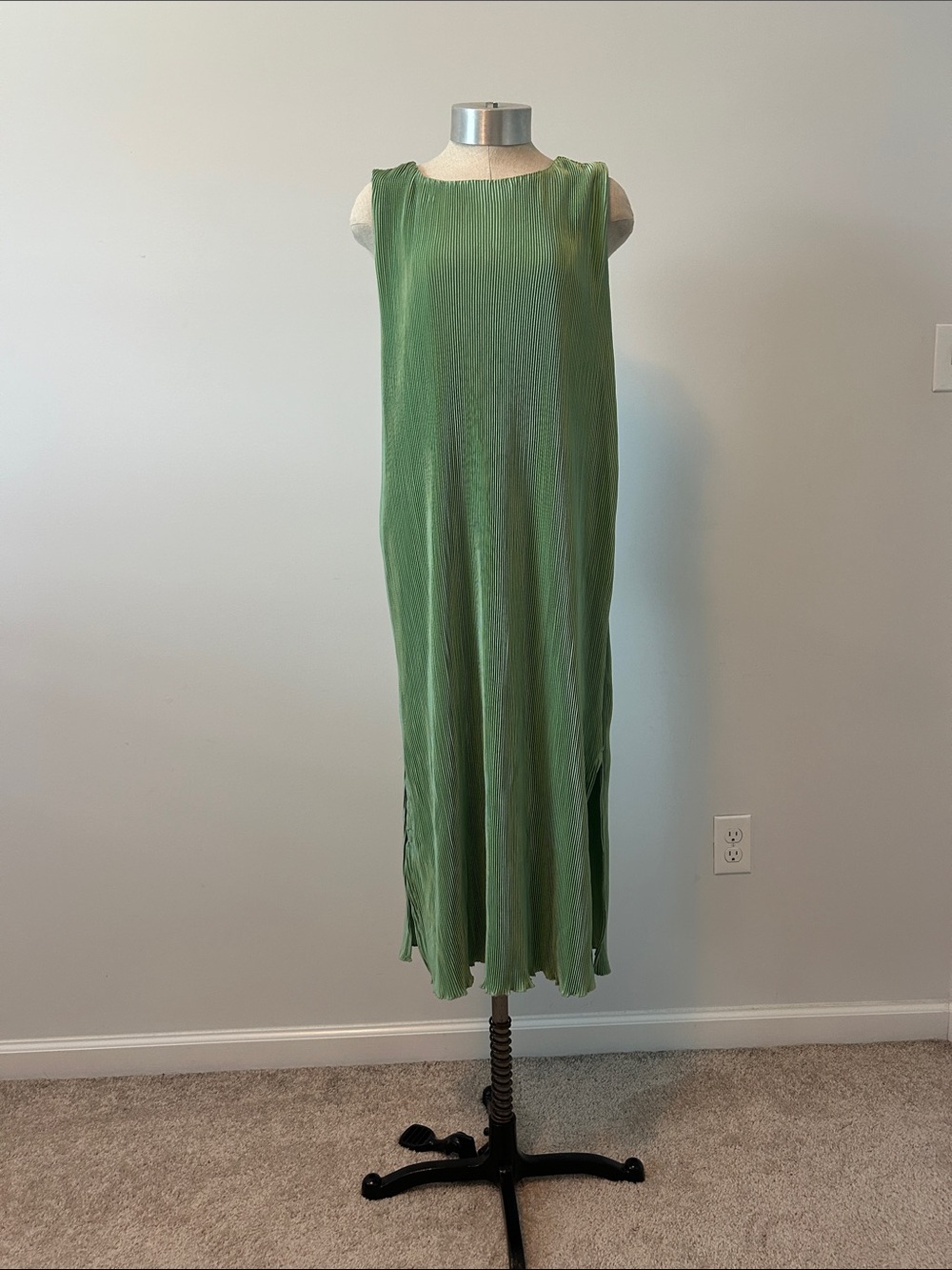 Sleeveless‎ Light Green Maxi Dress – Minimalist Easywear